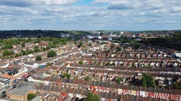 Eine Luftaufnahme aus dem hohen Winkel der Stadt Luton in England über einem Wohngebiet der asiatischen pakistanischen und kaschmirischen Volksgemeinschaft. foto