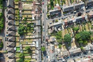 Luftaufnahme der Wohnsiedlung von Luton City of England UK an einem heißen sonnigen Tag foto
