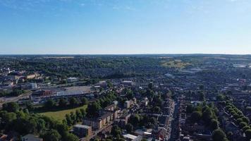 luftaufnahmen von drohne hochwinkelansicht von london luton city of england großbritannien foto