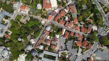 wohnhäuser der stadt istanbul, hochwinkelansicht mit der kamera der drohne, luftaufnahmen foto