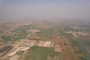 Luftaufnahme des Dorfes Kala Shah Kaku in Punjab, Pakistan foto