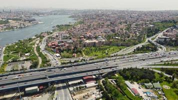 luftaufnahme der stadt bosporus und brücke in istanbul türkei foto