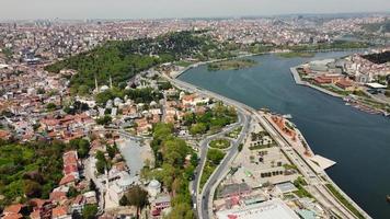 luftaufnahme der stadt bosporus und brücke in istanbul türkei foto