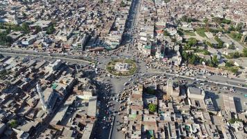 Hochwinkelige Luftaufnahme der Stadt Sheikhupura in Punjab, Pakistan, Aufnahmen von Drohnen. Sheikhupura, auch bekannt als Qila Sheikhupura, ist eine Stadt in der pakistanischen Provinz Punjab. foto