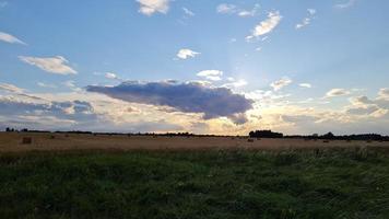 wunderschöne und schöne sonnenuntergangsszene in england, britische landschaft foto