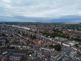 Luftaufnahme aus dem hohen Winkel von Bury Park, britische asiatische pakistanische Wohn- und zentrale Jamia-Moschee in Luton, England, Großbritannien foto