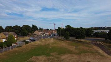 Luftaufnahmen und Blick aus der Vogelperspektive auf die britische Landschaft und das Naturschutzgebiet in der Stadt Luton in England, Großbritannien foto