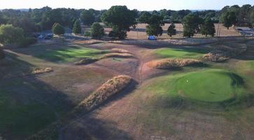 schöne aussicht auf stockwood park a luton, den frei zugänglichen öffentlichen park und golfspielplatz in south luton, in der nähe der autobahnkreuzung von 10 m1. foto