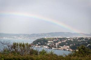 Regenbogen über der Stadt Istanbul, Türkei foto