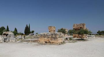 Ruinen in der antiken Stadt Hierapolis, Türkei foto