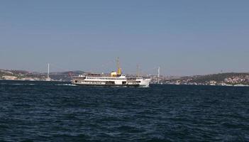 Fähre in der Bosporus-Meerenge foto