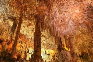 Formationen in der Damlatas-Höhle, Alanya, Antalya, Türkei foto