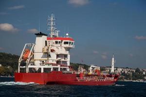 Tankschiff im Meer foto