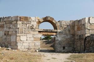 Tor der antiken Stadt Hierapolis, Türkei foto