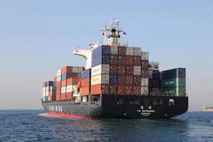 Containerschiff mit Gütern