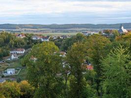 die stadt waldeck und der stausee in deutschland foto