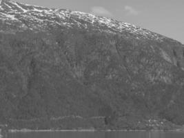 malerisches norwegen im frühling foto