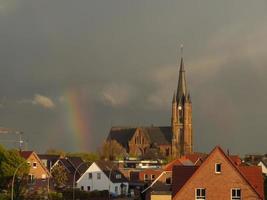 Kirche mit einem Regenbogen foto