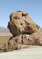 markante Felsformation in Uyuni, Bolivien foto