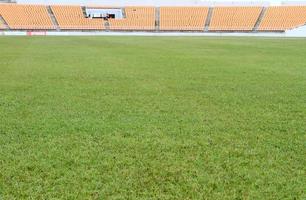 Tribünen mit grünem Feldhintergrund foto