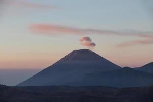 Sonnenaufgang am Vulkan Mount Bromo Ost-Java, Indonesien. foto