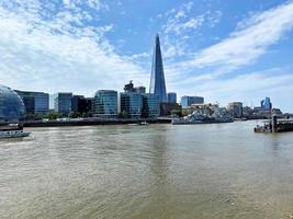 Blick auf die Themse in der Nähe der Tower Bridge foto