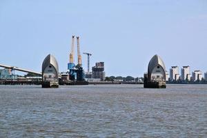 ein blick auf die thames barrier in london foto