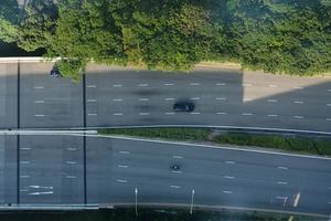 Draufsicht auf Autos auf der Straße in Singapur foto