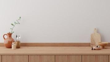 Minimaler Thekenmodellhintergrund mit heller Holztheke, warmweißer Wand mit orangebraunem Krug. Kücheninnenraum. foto