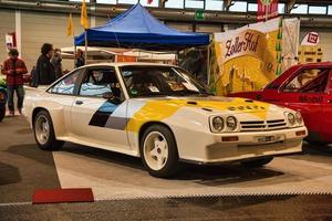 friedrichshafen - mai 2019 weiß gelb opel manta 400 1984 coupe bei motorworld classics bodensee am 11. mai 2019 in friedrichshafen, deutschland foto