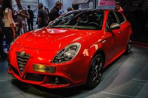 frankfurt - september 2015 alfa romeo giulietta präsentiert auf der iaa int foto