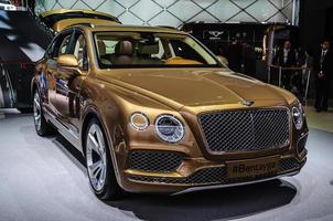 frankfurt - september 2015 bentley bentayga präsentiert auf der iaa interna foto