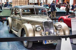 friedrichshafen - mai 2019 beige riley rma 1950 coupe bei motorworld classics bodensee am 11. mai 2019 in friedrichshafen, deutschland foto