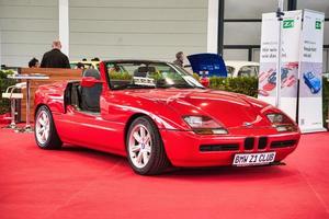 friedrichshafen - mai 2019 roter bmw z1 cabrio roadster 1989 bei motorworld classics bodensee am 11. mai 2019 in friedrichshafen, deutschland foto