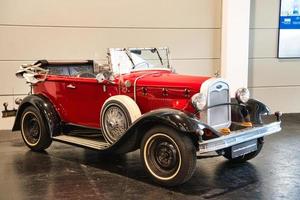 friedrichshafen - mai 2019 red ford model a 1930 cabrio roadster bei motorworld classics bodensee am 11. mai 2019 in friedrichshafen, deutschland foto