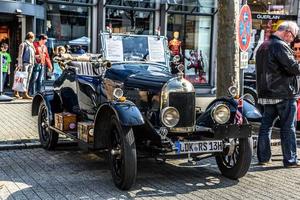 deutschland, limburg - april 2017 dunkelblauer morris cowley bullnose in limburg an der lahn, hessen, deutschland foto