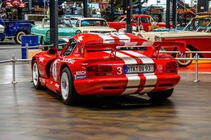 sinsheim, deutschland - mai 2022 rotes cabrio roadster dogen viper rt foto