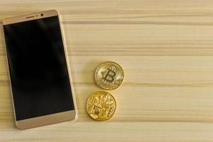 kryptowährungskonzept. bitcoins, goldmünzen, kryptowährung mit platz für ihr konzept. foto