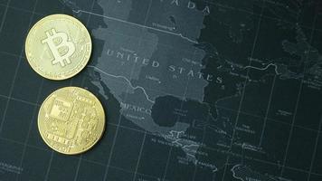 kryptowährungskonzept bitcoins, goldmünzen, kryptowährung mit platz für ihr konzept. foto