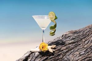 Margarita-Cocktail am Strand foto