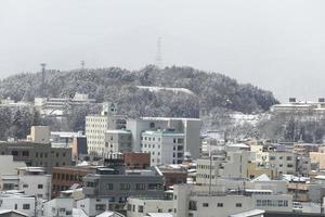 Blick auf die Stadt Takayama in Japan im Schnee foto