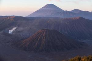 Sonnenaufgang am Vulkan Mount Bromo Ost-Java, Indonesien. foto