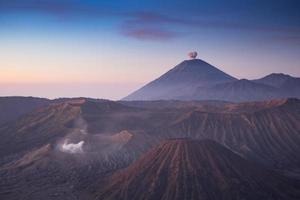 Sonnenaufgang am Vulkan Mount Bromo Ost-Java, Indonesien. foto