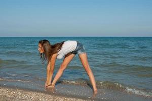 junge Frau, die Sport treibt foto