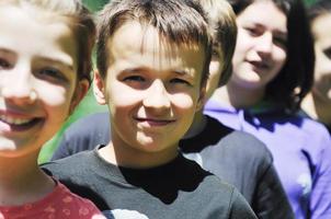 Kindergruppe im Freien foto