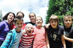 Kindergruppe im Freien foto