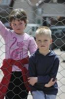 bruder und schwester im freien porträt foto