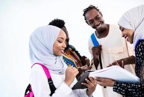 gruppe glücklicher afrikanischer studenten foto