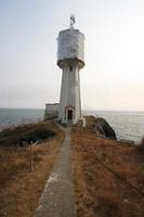 ein Leuchtturm an der Westküste in Reparatur foto