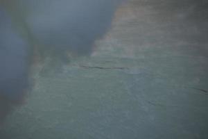 Der saure Schwefelsee am Krater Kawah Ijen. Indonesien foto